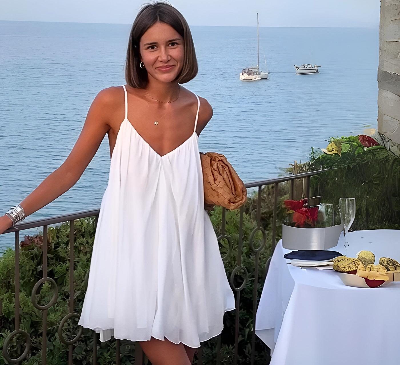 Mio™ | Robe mini élégante dos nu