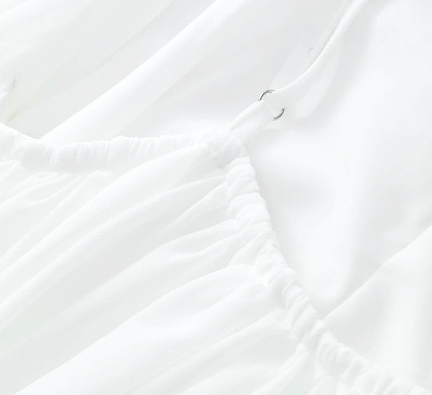 Mio™ | Robe mini élégante dos nu